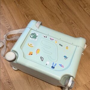 Mint Green Kids Suitcase with Stickers
Stokke jetkids